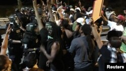 مقابله پلیس شهر شارلوت با تظاهرکنندگان