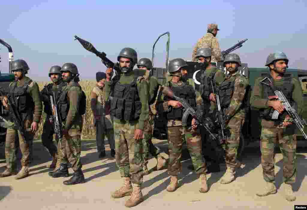 پاکستانی فوج کے شعبہ تعلقات عامہ آئی ایس پی آر کے ڈائریکٹر جنرل لفٹیننٹ جنرل عاصم باوجوہ کے مطابق چار حملہ آور مارے جا چکے ہیں۔ 