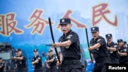 资料照：中国南京的特警在训练 （2017年9月27日）
