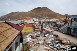 Vista de estructuras parcialmente destruidas por huracán Irma en la isla francesa de St. Martin en el Caribe. Sept. 12, 2017.