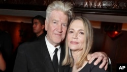 Pencipta dan Produser Eksekutif David Lynch dan Peggy Lipton tampak dalam sebuah acara penayangan perdana “Twin Peaks”, 19 Mei 2017 di Los Angeles.
