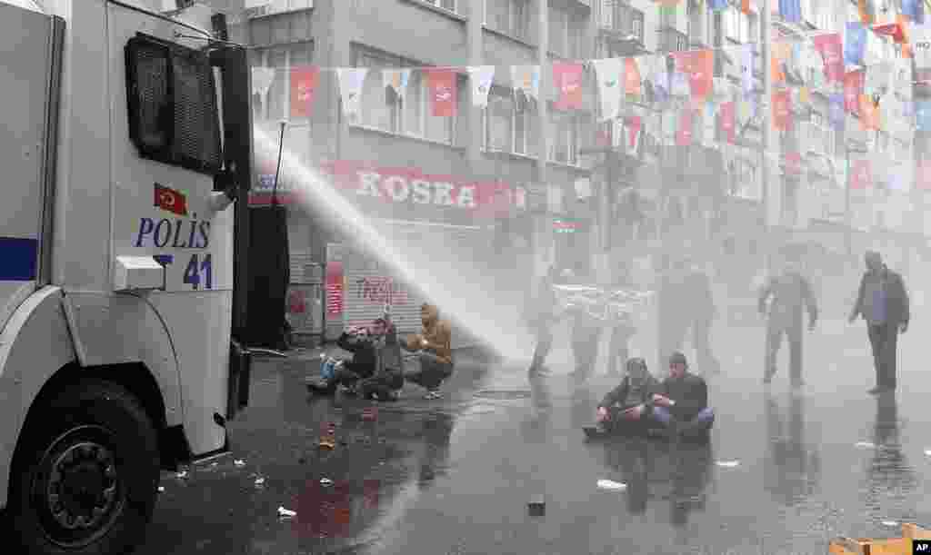 İstanbul’da 1 Mayıs gösterileri (Foto:AP)
