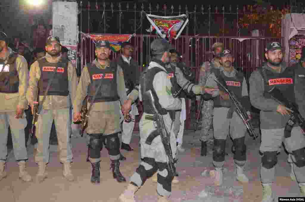 دھماکے کے بعد سکیورٹی اہلکاروں نے علاقے کو گھیرے میں لے لیا۔