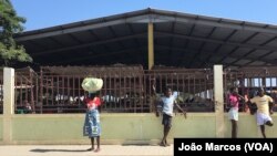 Mercado, arredores de Benguela