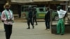 Des policiers sont en alerte à Bamenda, dans le Nord-Ouest, Cameroun, 22 février 2018.