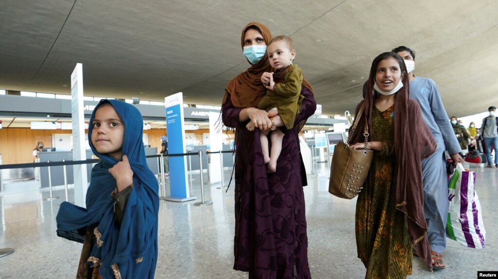Grupi i parë i afganëve që do të strehoen në Kosovë pritet të mbërrijë të djelën