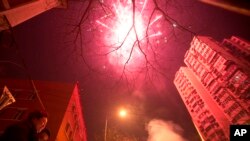 Residents set off fireworks on the eve of Lunar New Year in Beijing, China, Jan. 27, 2017. Chinese worldwide celebrate the Year of the Rooster on Jan 28, 2017, with family reunions and fireworks. 