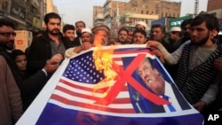 Pakistani traders protest against U.S. President Donald Trump in Peshawar, Pakistan, Jan 5, 2018. 