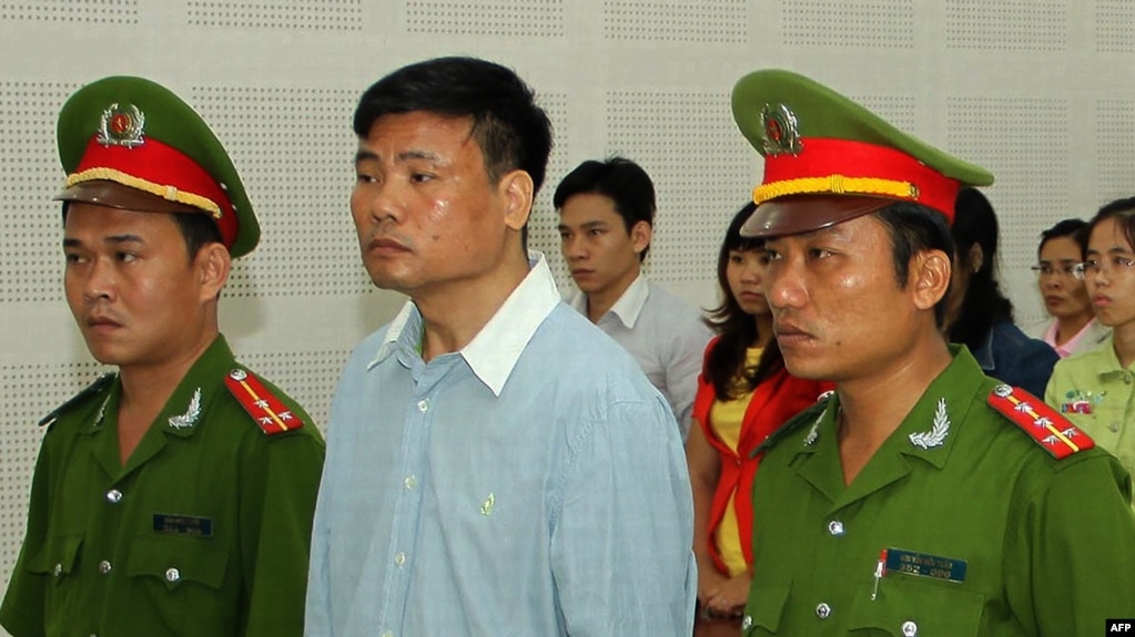 Blogger Trương Duy Nhất thời điểm ra tòa tại Đà Nẵng, 4 tháng Ba, 2014.