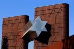 Bintang Daud terlihat di Museum Holocaust baru yang disebut House of Fates di Budapest, Hongaria, 15 Oktober 2018. (Foto: REUTERS/Bernadett Szabo)