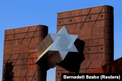 Bintang Daud terlihat di Museum Holocaust baru yang disebut House of Fates di Budapest, Hongaria, 15 Oktober 2018. (Foto: REUTERS/Bernadett Szabo)