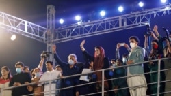 Marijam Navaz, ćekra bivšeg pakistanskog premijera Navaza Šarifa i Bilaval Buto Zardari, predsednik Pakistanske narodne partije (PPP) na anti-vladinom protestu u Karačiju, u oktobru 2020.