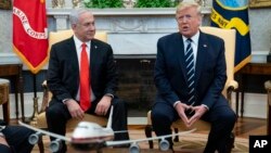 Tổng thống Donald Trump gặp Thủ tướng Israel Benjamin Netanyahu tại Tòa Bạch Ốc, Washington, ngày 27/1/2020.