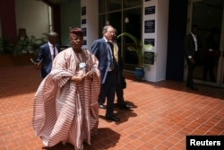 Oba Otudeko (2nd L), chairman of Nigeria's Honeywell Group, arrives for the World Economic Forum on Africa (WEFA) in Abuja, May 7, 2014.