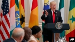 Le président Donald Trump parle lors d'un déjeuner avec les dirigeants africains au Palace Hotel lors de l'Assemblée générale des Nations Unies, New York, 20 septembre 2017.