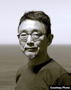 京都艺术大学艺术研究院教授小崎哲哉( Tetsuya Ozaki )（照片提供: 小崎哲哉）
