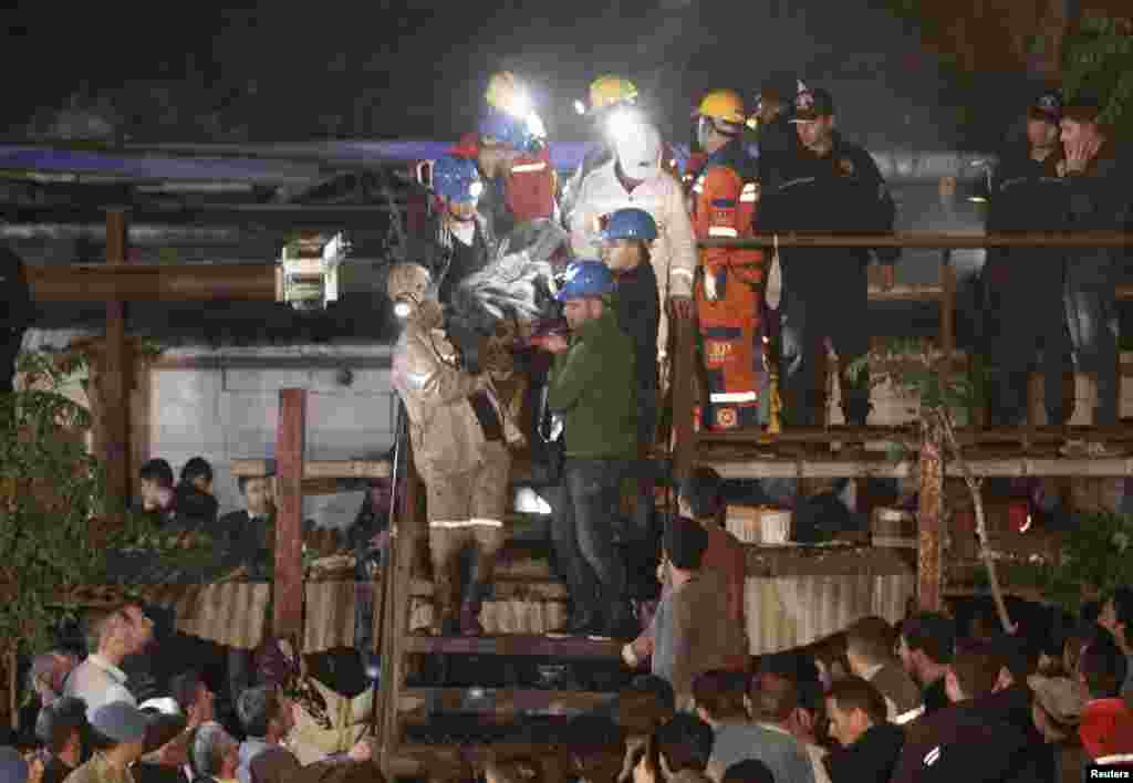 Turski ministar za energetiku Taner Jildiz je izjavio da je u rudniku ugljena u Somi u utorak poslepodne, kada je došlo do nesreće, 787 radnika bilo pod zemljom. &nbsp; 
