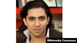 Pemerintah Saudi menunda hukuman cambuk terhadap blogger Raif Badawi (foto: dok).