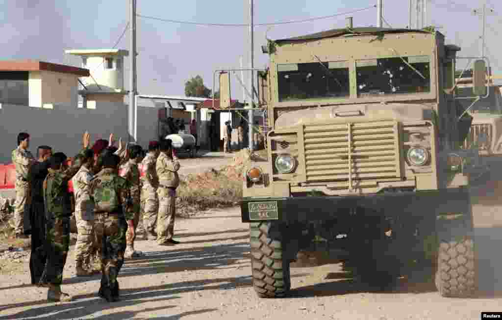 伊拉克库尔德武装部队车队离开伊拉克北部经埃尔比勒前往叙利亚科巴尼作战