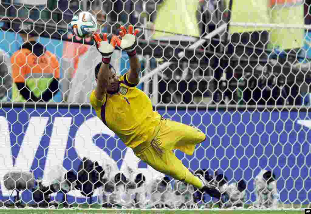 Argentina's goalkeeper Sergio Romero deflects a shot from the penalty spot by Netherlands' Wesley Sneijder during the World Cup semifinal soccer match at the Itaquerao Stadium in Sao Paulo, Brazil, July 9, 2014. 