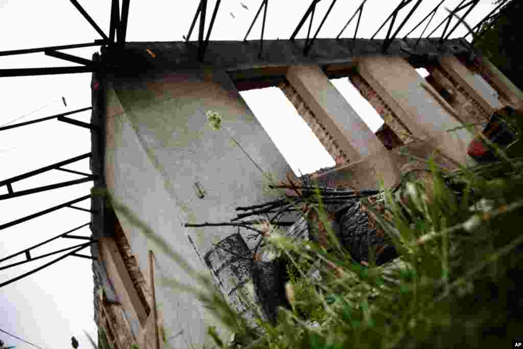 One of the villages many burned out houses in Karaleti. (Yuli Weeks for VOA)