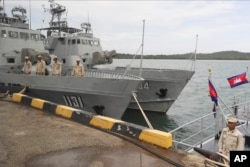 資料照片：停靠在雲朗基地的一艘柬埔寨海軍巡邏艇。 (2019年7月26日)