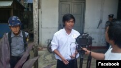 ဖေဖော်ဝါရီလ ၁၅ရက်နေ့က ကမာရွတ် ရုံးချိန်းတွင် တွေ့ရသော တကသ ကျောင်းသား
ခေါင်းဆောင်ကိုဇေယျာလွင်။ (NapolianHma/Facebook)