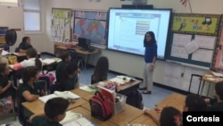 Niños y niñas comparten la enseñanza en la clase de la maestra Zoe Morales
