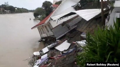 storm kicks off deadly floods landslides in philippines