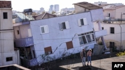 Jedna od zgrada u Draču, oštećenih u zemljotresu (Foto: AFP/Armend Nimani)