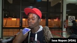 Issa, 25 ans, s’essayait à la maçonnerie en Libye, l’eldorado rêvé s’est transformé en cauchemar et il est renté à Ouagadougou, 12 janvier 2018. (VOA/ Issa Napon)