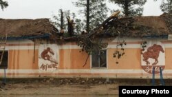 태풍 링링 피해을 입은 북한 황해남도 벽성군의 한 체육관 지붕과 벽이 무너져 내렸다. 국제적십자 현장 조사단이 제공한 사진이다.