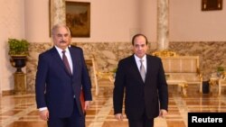 Le maréchal Khalifa Haftar, en compagnie du président égyptien Abdel Fattah el-Sissi au Palais présidentiel du Caire, le 14 avril 2019.