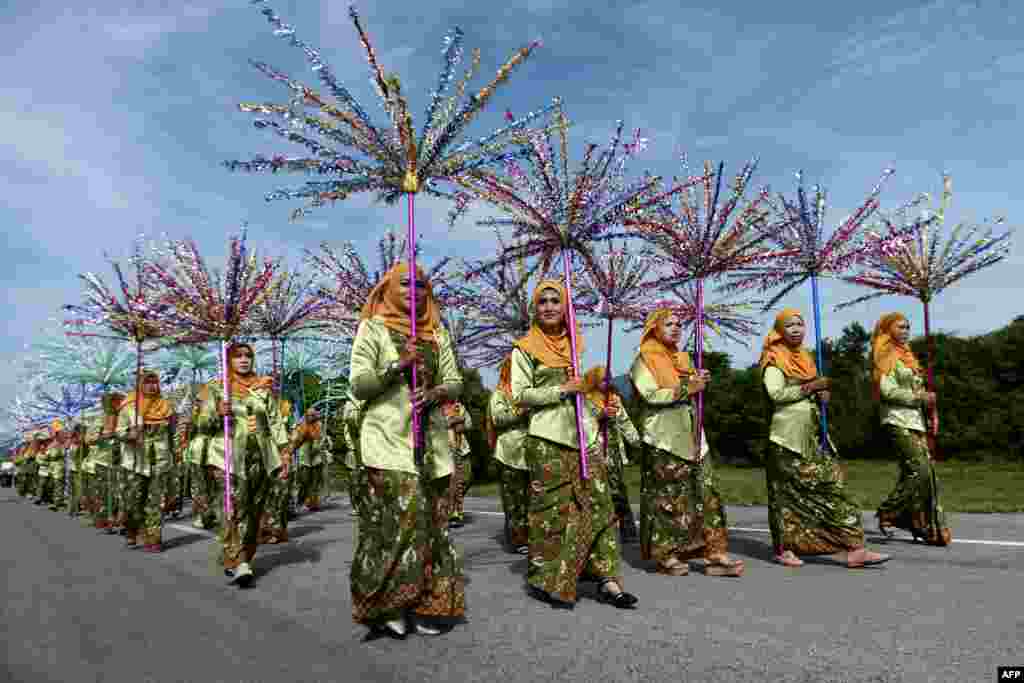 Participants take part in a parade to celebrate Muslim and Buddhist cultures, in the Yi-ngo district of Narathiwat province, Thailand.