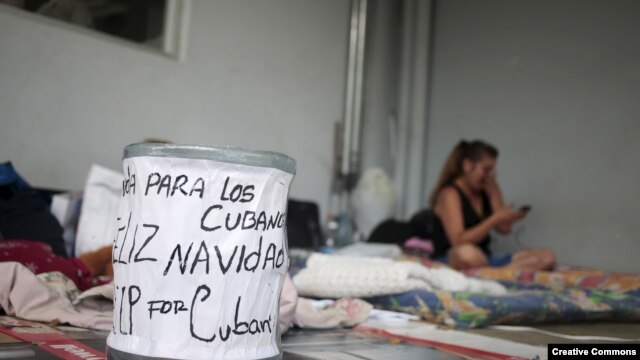 Unos 7.000 emigrantes cubanos continúan varados en Costa Rica.