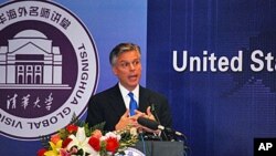 US Ambassador Jon Huntsman speaks to students at Tsinghua University