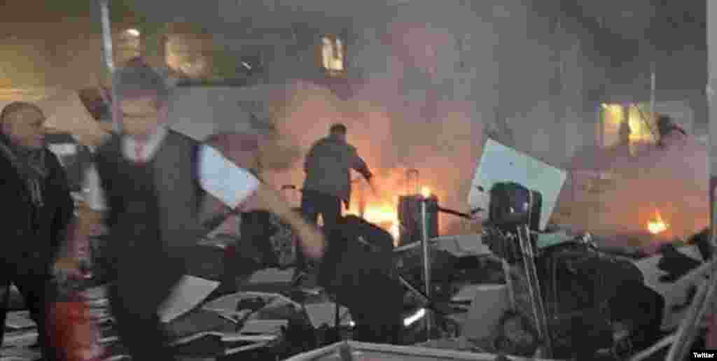 اتاترک ہوائی اڈے پر ہونے والے دھماکوں کے بعد تباہی کا منظر