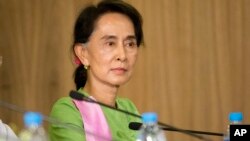 Pemimpin oposisi Myanmar Aung San Suu Kyi terancam tidak bisa mengikuti pilpres Myanmar tahun 2015 (foto: dok).