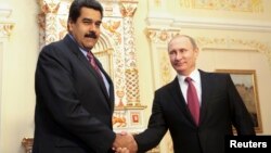 En enero de 2015 Maduro fue recibido por el presidente de Rusia ne Moscú.
