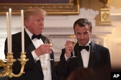 Президенти США і Франції на державному бенкеті