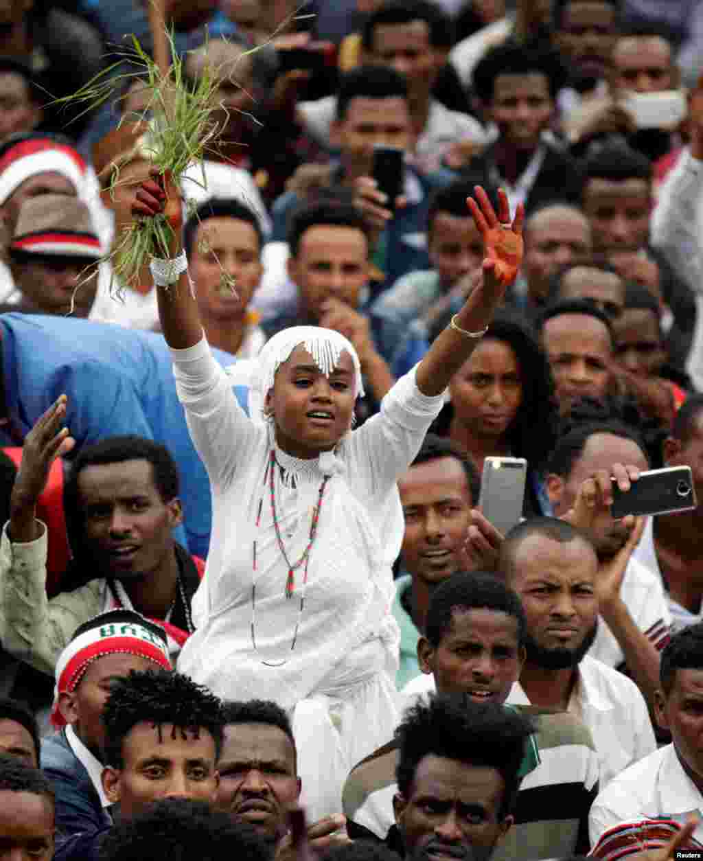 ኣከባብራ ባህላዊ በዓል እሬቻ ብሄረሰብ ኦሮሞ ኣብ ቢሾፍቱ ኢትዮጵያ