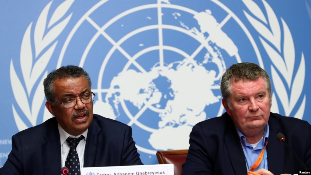 Tổng giám đốc Tổ chức Y tế Thế giới (WHO) ông Tedros Adhanom Ghebreyesus (trái) và ông Michael J. Ryan, Giám đốc Điều hành Chương trình Y tế Khẩn cấp của WHO trong cuộc họp báo tại Geneva, Thụy Sĩ về coronavirus, ngày 29/1/2020