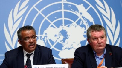 Tổng giám đốc Tổ chức Y tế Thế giới (WHO) ông Tedros Adhanom Ghebreyesus (trái) và ông Michael J. Ryan, Giám đốc Điều hành Chương trình Y tế Khẩn cấp của WHO trong cuộc họp báo tại Geneva, Thụy Sĩ về coronavirus, ngày 29/1/2020