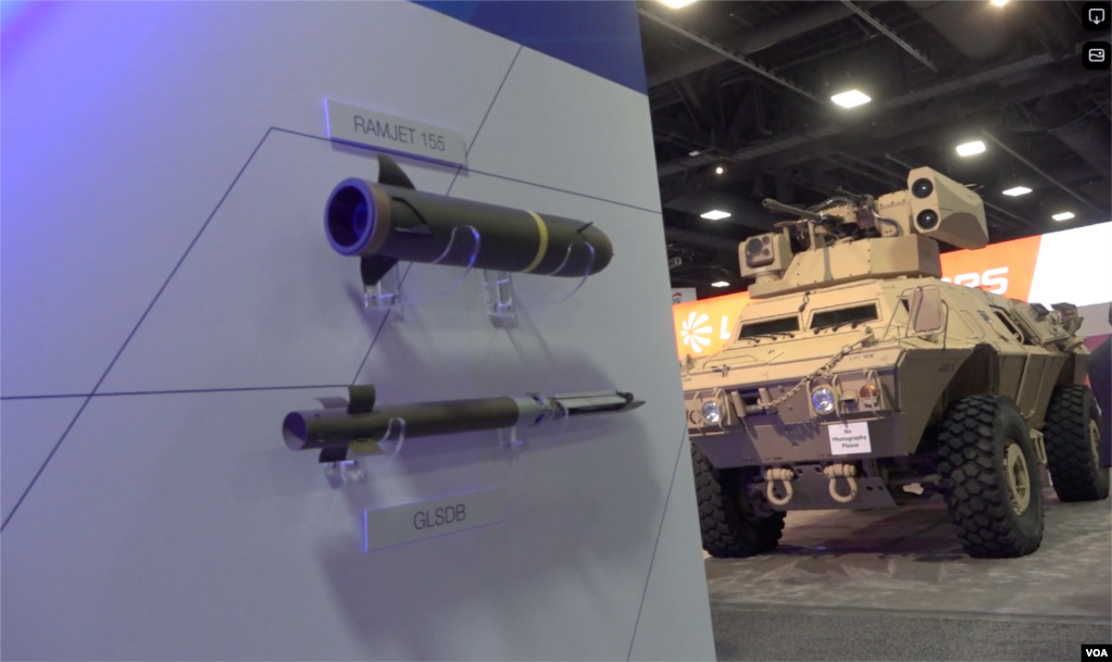 2021年美国陆军协会年会暨武器展展出的波音公司与挪威Nammo公司合作推出的155毫米冲压发动机炮弹（Ramjet 155）模型(photo:VOA)