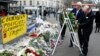 Menlu AS Letakkan Karangan Bunga di Lokasi Serangan Teroris Paris 