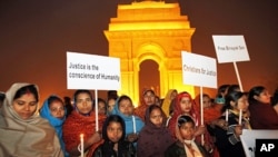 Demonstrators hold candles in front of the India Gate during a protest demanding the release of Indian doctor Binayak Sen in New Delhi, January 4, 2011
