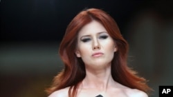 Bivša ruska špijunka Ana Čepmen postala je slavna ličnost u Rusiji, a pojavila se i kao manekenka na modnoj reviji u Antaliji u Turskoj, 8. juna 2012.