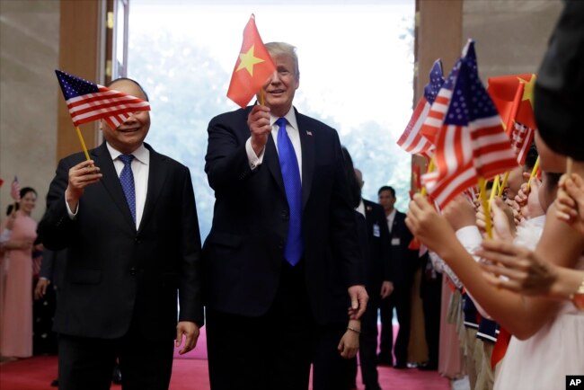 El presidente Donald Trump reconociÃ³ en Vietnam los avances del paÃ­s y dijo que Corea del Norte podÃ­a tomar ejemplo del camino vietnamita.