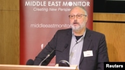 El disidente saudí Jamal Khashoggi habla en un evento organizado por el Monitor de Medio Oriente en Londres, el 29 de septiembre de 2018.