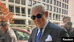 Roger Stone había acompañado a Trump desde la década de 1980 y fue una figura clave en su campaña de 2016, “trabajando para descubrir información perjudicial sobre la oponente demócrata Hillary Clinton”, dijo The Washinton Post.